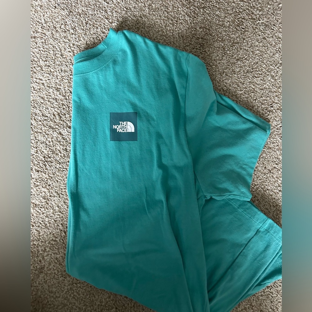 North face. Men’s shirt